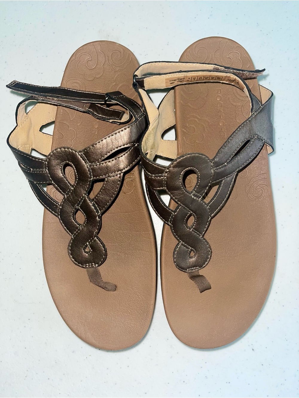 Clarks Metallic Bronze-Tan Braided Toe Loop Sandals 9
